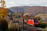 185 114-6 donnert mit einem gemischten Güterzug bei Zeihen vorbei.Bild Oktober 2015