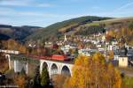 Eine 185 überquert das Viadukt in Ludwigsstadt mit ihrem Güterzug am 02.11.2015