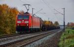 185 180-7 ist am 27.10.15 mit einen Schienen Zug bei Thüngersheim zu sehen.