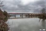 Nachschuss auf den Erzzug nach Linz am 02.03.16. Ziehend und schiebend mit einer Br 185 bespannt 