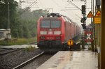 Auf dem Bahnübergang am Bahnhof Klein-Gerau ist die letzte Lok im Zug die 185 079-1 am heutigen Nachmittag im strömenden Regen von mir abgelichtet worden.