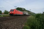 Am 22.07.2016 war 185 176 mit einem aus Kesselwagen bestehenden Zug auf der Main-Spessart-Bahn unterwegs und wurde hier, kurz vor dem Bahnhof Retzbach-Zellingen abgelichtet.