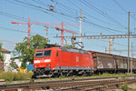 DB Lok 185 124-5 durchfährt den Bahnhof Pratteln. Die Aufnahme stammt vom 22.08.2016.