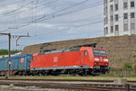 DB Lok 185 100-5 durchfährt den Bahnhof Pratteln. Die Aufnahme stammt vom 16.09.2016.