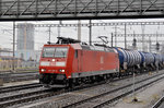 DB Lok 185 128-6 durchfährt den Bahnhof Pratteln.