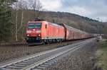 185 025-4 ist am 15.12.16 mit einen Altmannzug in Richtung Fulda bei Vollmerz unterwegs.