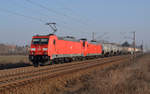 Mit der Wagenlok 145 052 und einem Kesselwagenzug rollt 185 344 am 14.02.17 durch Leipzig-Rückmarsdorf Richtung Großkorbetha.