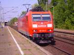 185 109-6 rollt durch Elmshorn. Gre an den Tf der mich durch sein Pfeifen erschreckt hat. Immerhin hab das Bild nicht verwackelt! 27.04.07