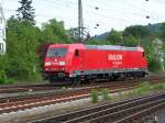 Die Br.185 283-9 von DB-Railion bei der Rangierfahrt im GBF von Aalen. Nachdem sie mit dem tglichen Gterzug zusammengekoppelt war und die Bremsprobe vollbracht war, ging es mit einem Gz nach Kornwestheim RBF. Aufgenommen im Mai.07