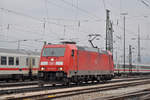 DB Lok 185 246-6 durchfährt solo den Badischen Bahnhof.