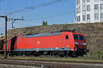 DB Lok 185 098-1 durchfährt den Bahnhof Pratteln. Die Aufnahme stammt vom 18.09.2018.