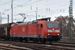 DB Lok 185 119-5 durchfährt den badischen Bahnhof.