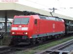 185 127 wartet in Basel Bad. Bahnhof vor einem 'Haltzeigenden' auf ihre Weiterfahrt. (03.07.2007)