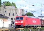 Railion 185 167-4 mit einem Gterzug Richtung Koblenz, am 24.07.2007 in Rdesheim.