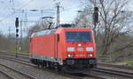 DB Cargo AG [D] mit  185 368-8  [NVR-Nummer: 91 80 6185 368-8 D-DB] am 13.04.21 Durchfahrt Bf. Saarmund.