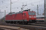 DB Lok 185 091-6 durchfährt solo den badischen Bahnhof.