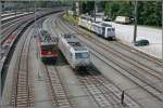 Die Bad Honnefer 185 537 ist soeben mit dem 43101  TRANSPED-EXPRESS , von Wanne Eickel nach Verona, eingefahren und wird jetzt als Schiebelok den Zug bis zum Brenner nachschieben.