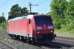DB Cargo AG, Mainz mit ihrer  185 083-3  [NVR-Nummer: 91 80 6185 083-3 D-DB]  am 13.05.24 Höhe Bahnhof Saarmund.
