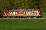 Abend bei Breitenfurt. Stahl auf Stahl 185 077 als Lokportrait. 24.4.26.