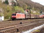 185 060-1 kommt am 06.04.2007 aus Richtung Wrzburg und fhrt weiter Richtung Fulda ber Jossa.