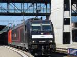 CrossRail E-Lok 185 566-7 bei der Durchfahrt im Bahnhof von Spiez am 13.09.2007