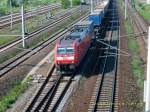185 150 zieht am 13.05.08 den LKW-Walter-Zug durch Bitterfeld.