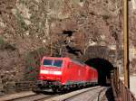 Nachschuss auf sie BR 185 111 und 135, die am 28.03.2008 bei Intschi zwischen Gurtnellen und Amsteg gleich in einem kurzen Tunnel verschwinden werden.