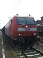 Nicht nur die Fotografen, sonder wohl auch die Tf´s fordern saubere Loks! :D    (Zug kam aus dem Gegenlicht.