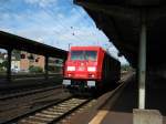 Nagelneue BR 185 346 - 6 bei berfhrungs- oder Abnahmefahrt, besetzt mit vier Technikern in Fahrtrichtung sden durch Bebra am 05.09.2008.