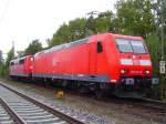 185 042 mit GA-Lok 151 in Beratzhausen auf berholung