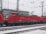 185 090-8  Bombardier Werk Kassel  steht aufgebgelt zwischen ihren Schwestern in Singen(Htw). 05.01.08