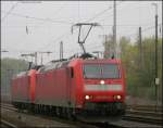 185 155 und 054 bei der Durchfahrt von Kln West 5.4.2009