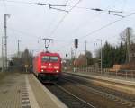 185 343-1 durchfhrt am 31.03.09 mit einem Kesselwagenzug aus dem Hamburger Hafen Lneburg Richtung Sden.