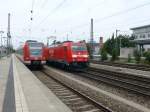 185 277-1 mit gemischten Gterzug und 423 709-5 als S20 nach Deisenhofen am Heimeranplatz, 21.08.2009