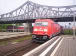 Baureihe 185 205-2 kommt am 17.05.2005 durch Darmstadt Hbf.