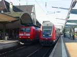 Weil der RE nach Mainz versptung hatte stand an Gleis zwei die RB nach Mainz und links fuhr gerade die 185-037 mit ihrem Gterzug in Richtung Mainz.