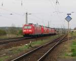 DB 185 042-9 am Ende eines Lokzugs in Naumburg (S); 29.04.2010