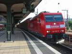 185-185 mit einem Gterzug am 15.8.2005 in Worms Hbf.