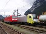 Br 185 086 und ES 64 U2 - 099 am 17.9.05 in Erstfeld