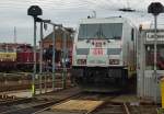 Fr eine Wette der rtlichen Jugendfeuerwehr wurde die 185 389-4 auf die Drehscheibe gefahren. Aufgenommen am 19.09.2010 im BW Osnabrck.