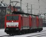 Drei auf einen Streich. Ein Lokzug bestehend aus 189 053-2, 185 266-4 und 185 178-1 fuhr am 28.12.2010 durch Kln West.