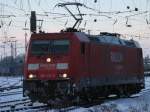 BR 185 273-0 von Railion rangiert in Aachen-West im Schnee.