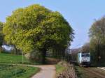 Frhling am Gemmenicher Weg. 185 152-9 kommt auf der Montzenroute nach Aachen West am 07.04.2011 von einem Schubhilfeeinsatz zurck.