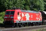 Die 185 142-7 mit Schweiz Beklebung zieht einen Gz durch Ratingen Lintorf am 25.05.2011