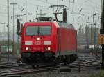 185 401-4 rangiert am 18.10.2011 durch das herbstliche Wetter in Aachen West.