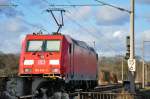 185 342-3 mit Flachwagen am Haken kurz vor Bf Brhl - 09.12.2011