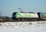 185 389  CO2-Frei  unterwegs am 31.Januar 2012 mit dem LKW-Walterzug bei Halach.