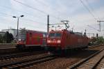 Hier links eine RB22 (RB28813) von Berlin Schnefeld Flughafen nach Potsdam Griebnitzsee und rechts 185 191-4. Berlin Schnefeld Flughafen am 30.4.2012.