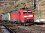  Gastarbeiter  DB 185 120-3 und Re 485 von BLS Cargo mit Ganzzug aus Eaos fhrt von Goppenstein kommend am 08.11.2006 durch den Bahnhof Ausserberg.