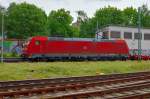 185 210-2 in Rheydt mit einem Containerzug. 11.5.2014